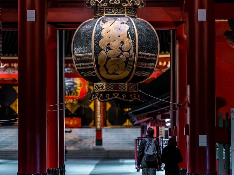 Large red lantern hanging at the entrance of Sensoji Temple in Tokyo